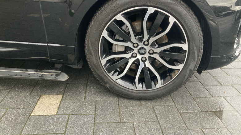 Land Rover Range Rover Sport 3.0 D300 HSE Silver 5dr Auto Diesel Estate